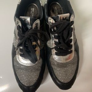 Tennis shoes Michael Kors size 5 m
